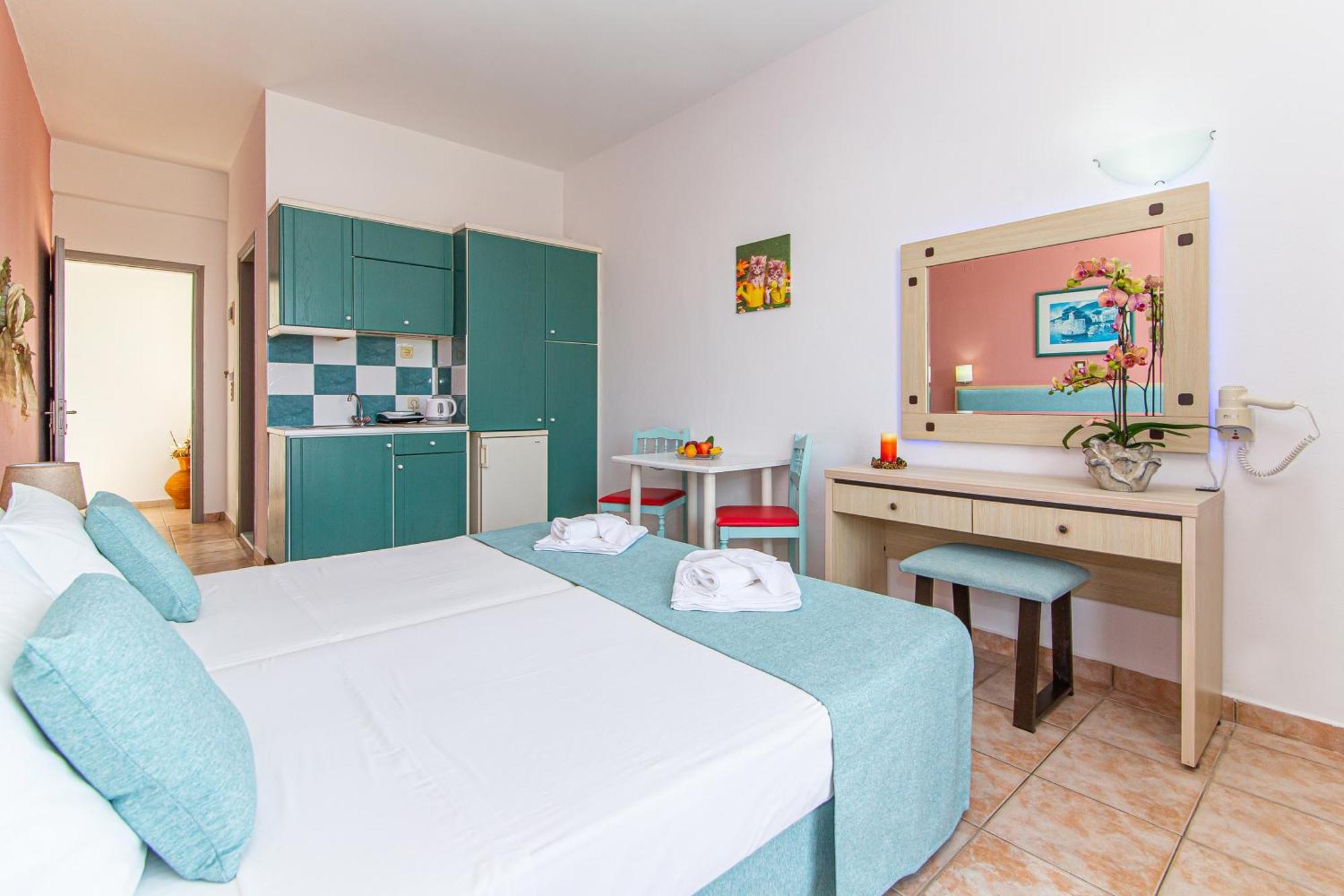 Theoni Apartments Malia Esterno foto