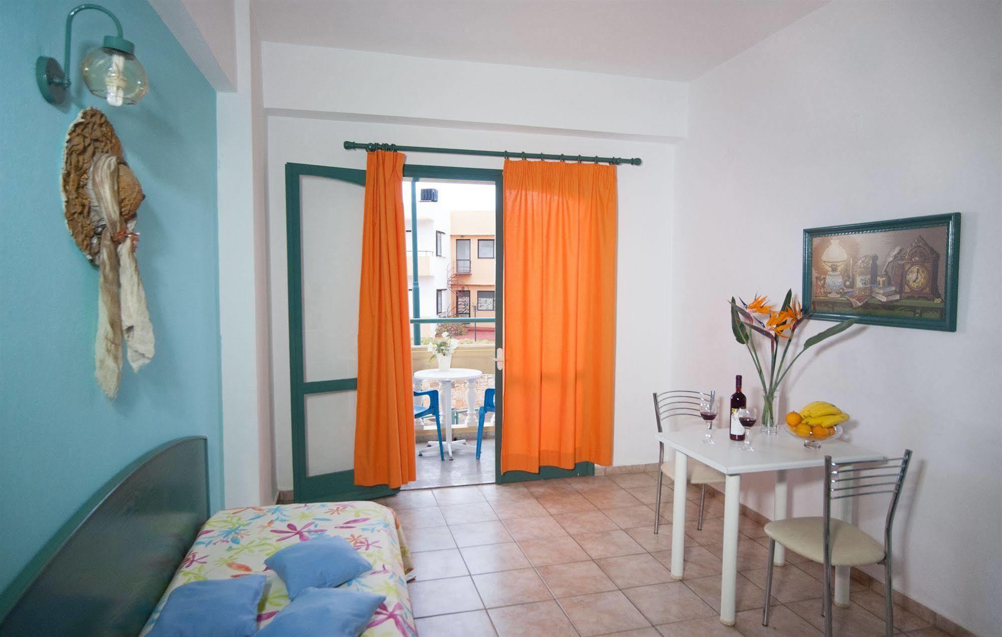 Theoni Apartments Malia Esterno foto
